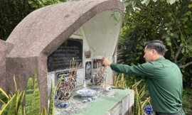 Ngôi mộ của liệt sĩ Hoàng Kim Giao và liệt sĩ Lương Văn Tín