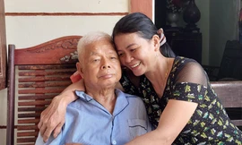 Hai cha con - ông Lê Ánh và chị Trương Thị Nga tìm lại được nhau sau gần 50 năm biền biệt