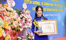 Chu Hoa Bảo Trâm, sinh viên Trường Đại học Ngoại thương nhận danh hiệu Cán bộ Đoàn Thủ đô tiêu biểu năm 2023 