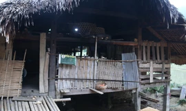 Căn nhà nơi gia đình anh Lù Văn Ký sinh sống