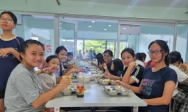 Ngôi trường là mái nhà nuôi dưỡng, dạy dỗ các em trong hành trình lớn lên Ảnh: Thanh Trần