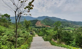 Bên ngoài dự án sân golf Phúc Tiến đang dừng thi công Ảnh: Ngọc Mai 