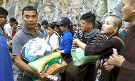 Sát cánh với dân trong hoạn nạn