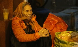 Người dân co ro trong đợt rét ngọt đầu tiên ở Hà Nội