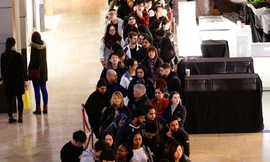 14 triệu người rồng rắn xếp hàng mua sắm tại Anh