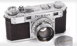 NIkon 1. 