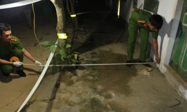 Cô gái chết lõa thể trong phòng trọ, cổ bị siết bởi dây thép