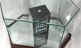 Giá iPhone 2G leo thang, đắt gấp 34 lần iPhone 7