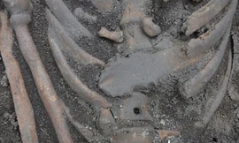 Các bộ hài cốt được tìm thấy ở Ba Lan có thể là nạn nhân của nghi thức chôn cất ma cà rồng. Ảnh: Krzysztof Socha.