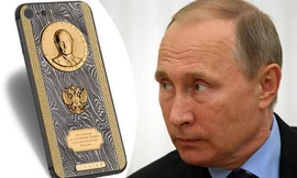 Tổng thống Nga Vladimir Putin được tặng điện thoại iPhone 7 độc đáo.