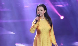 Lần đầu tiên Hồ Ngọc Hà đứng chung sân khấu với danh ca Khánh Ly