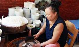 Quán “bún chửi” trên phố Ngô Sĩ Liên, Hà Nội.