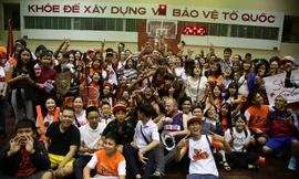 Người hâm mộ sung sướng vì DN Dragons chính thức bước vào chung kết.