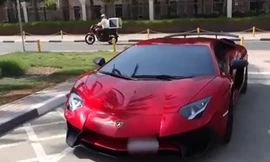 Xe sang tràn ngập trường đại học Dubai