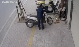 Nam thanh niên trộm SH mode dễ dàng trên phố Hà Nội