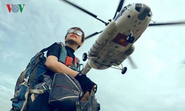 Ấn tượng nữ vận động viên nhảy dù rơi tự do đầu tiên Việt Nam