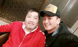 Hình ảnh mới của Hà Gia Kính bên người bạn 23 năm không gặp. Ảnh: Sina.