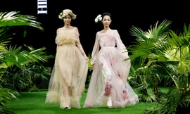 Vietnam Fashion Week: Xanh mướt xuân hè châu Á nhiệt đới mới