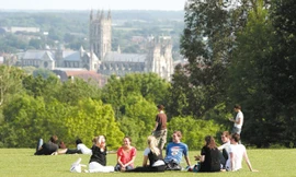 Đại học Kent có nhiều cơ sở tại châu Âu, thu hút lượng lớn sinh viên quốc tế. Ảnh: YouTube.