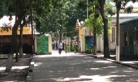 Lực lượng chức năng ngăn chặn học viên kích động trốn trại.