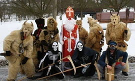 Phong tục đón Giáng sinh kỳ lạ này diễn ra tại làng Francova Lhota vào ngày 3/12 hàng năm.