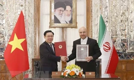 Việt Nam-Iran ký Thỏa thuận Ghi nhớ Hợp tác giữa hai Quốc hội