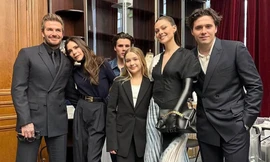 Nicola Peltz cuối cùng cũng mặc váy của Victoria Beckham