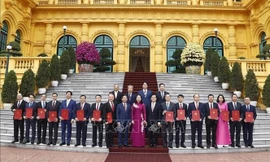 Bản tin 8H: Quyền Chủ tịch nước trao quyết định bổ nhiệm Đại sứ Việt Nam tại nước ngoài