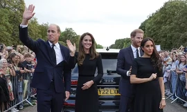 Công nương Kate khó chịu khi đi cạnh Harry và Meghan