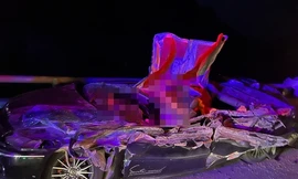 Xe tải lật đè xe con trên đèo Lò Xo, 2 người tử vong 