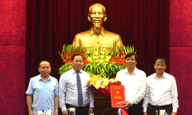 Bản tin 8H: Công bố Quyết định của Ban Bí thư về công tác cán bộ