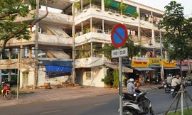 TP HCM: Di dời dân khỏi chung cư Tôn Thất Thuyết sau sự cố sập hành lang
