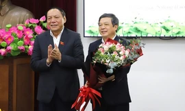 Bản tin 8H: Trao quyết định nghỉ hưu cho Thứ trưởng Bộ Văn hóa, Thể thao và Du lịch 