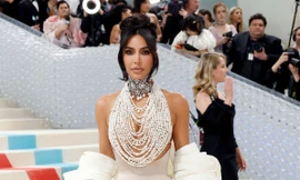 Met Gala 2023: Kim Kardashian để ngực trần, Lil Nas X chỉ mặc nội y