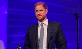 Trở về Anh, Harry có gặp cha và anh trai?