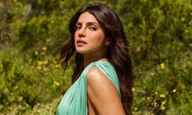 Hoa hậu Priyanka Chopra bị đạo diễn bắt phải lộ nội y trên phim