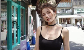 Nhà thiết kế thời trang như gái đôi mươi ở tuổi 48