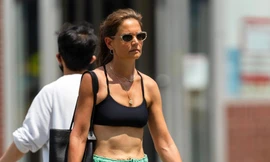 Mặc nội y xuống phố, vợ cũ Tom Cruise bị chê thậm tệ