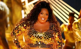 Lizzo bị nhiều người kiện vì sở thích bệnh hoạn trong khu đèn đỏ