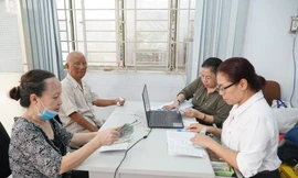 Một số người nhận lương hưu tháng 12 trễ 2 ngày