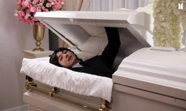 Chiếc quan tài trong MV của Jungkook (BTS) gây bàn luận