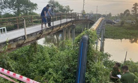 Bản tin 8H: Phát hiện thi thể hai thanh niên dưới kênh