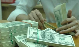 Ngân hàng đẩy giá mua USD sát trần