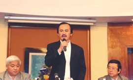 Lãnh đạo VPF trong buổi gặp mặt báo chí phản ứng kết luận thanh tra và khẳng định sẽ khiếu nại lên cấp cao hơn. Ảnh: VSI