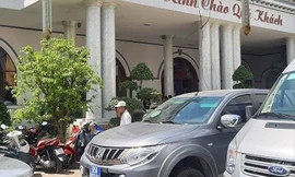 Tin mới vụ xe biển xanh dự tiệc thôi nôi cháu Bí thư huyện ủy