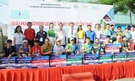 Hơn 1.200 người tham gia giải chạy bộ Marathon Quốc tế di sản Cần Thơ 