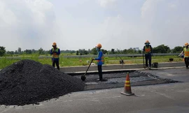 Một tháng chưa khắc phục xong sự cố đường dẫn cầu Vàm Cống