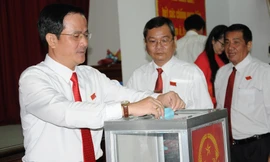 Ông Trần Văn Huyến làm Chủ tịch Ủy ban Bầu cử tỉnh Hậu Giang