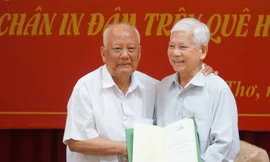 Nguyên Trưởng ban Tổ chức Trung ương Lê Phước Thọ ra mắt sách