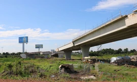 Không để tiếp tục điệp khúc 'Cao tốc miền Tây, xây hoài không xong'